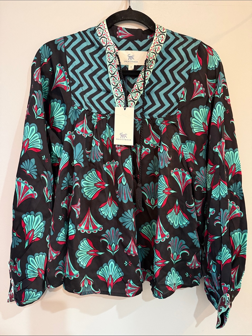 Printfresh Tides Turned Black lined blouse with Teal & Red Motif XS NWT